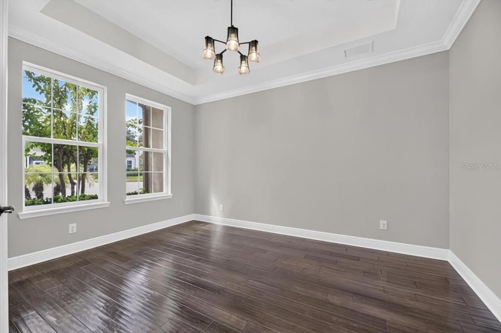 Activo con contrato: $895,000 (4 camas, 3 baños, 3576 Pies cuadrados)