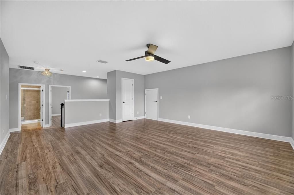 Activo con contrato: $895,000 (4 camas, 3 baños, 3576 Pies cuadrados)