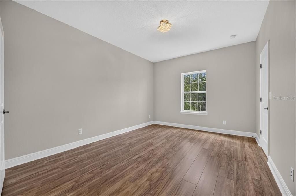Activo con contrato: $895,000 (4 camas, 3 baños, 3576 Pies cuadrados)