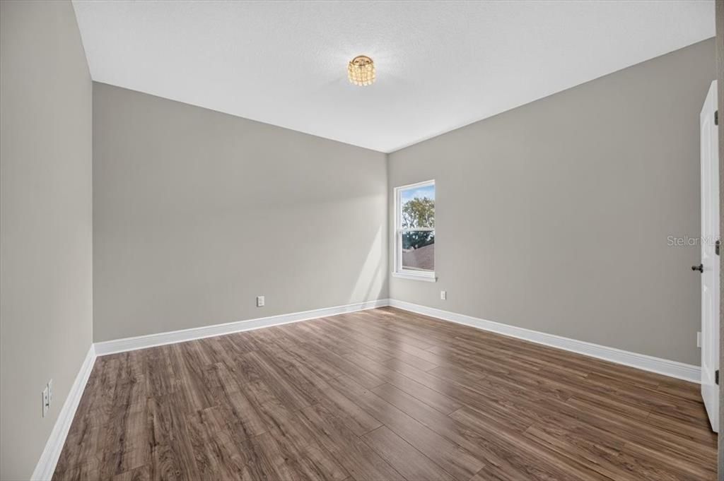 Activo con contrato: $895,000 (4 camas, 3 baños, 3576 Pies cuadrados)