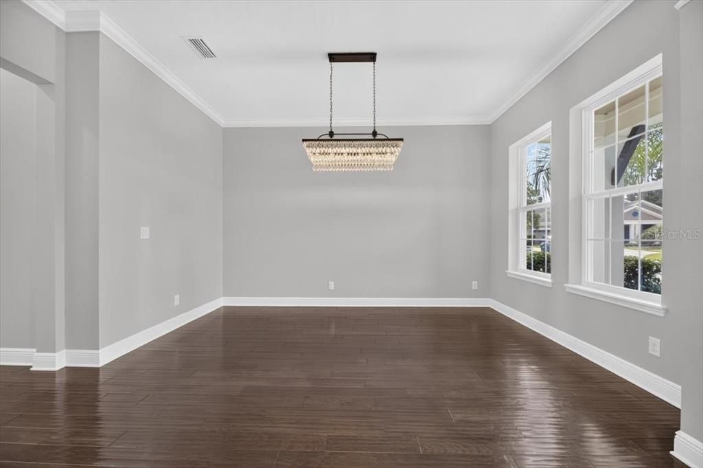 Activo con contrato: $895,000 (4 camas, 3 baños, 3576 Pies cuadrados)