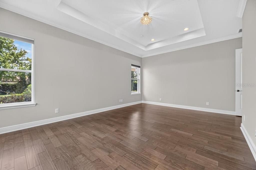 Activo con contrato: $895,000 (4 camas, 3 baños, 3576 Pies cuadrados)