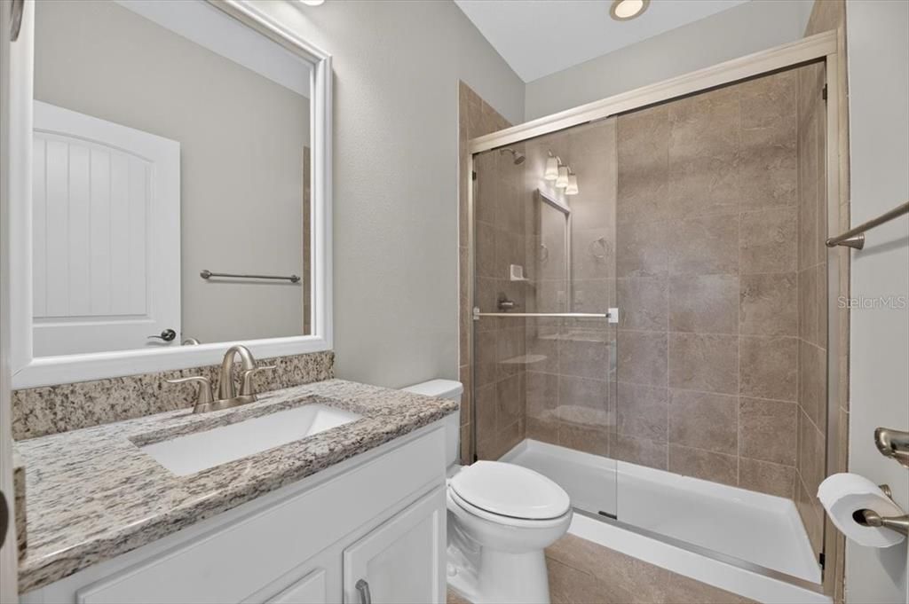 Activo con contrato: $895,000 (4 camas, 3 baños, 3576 Pies cuadrados)