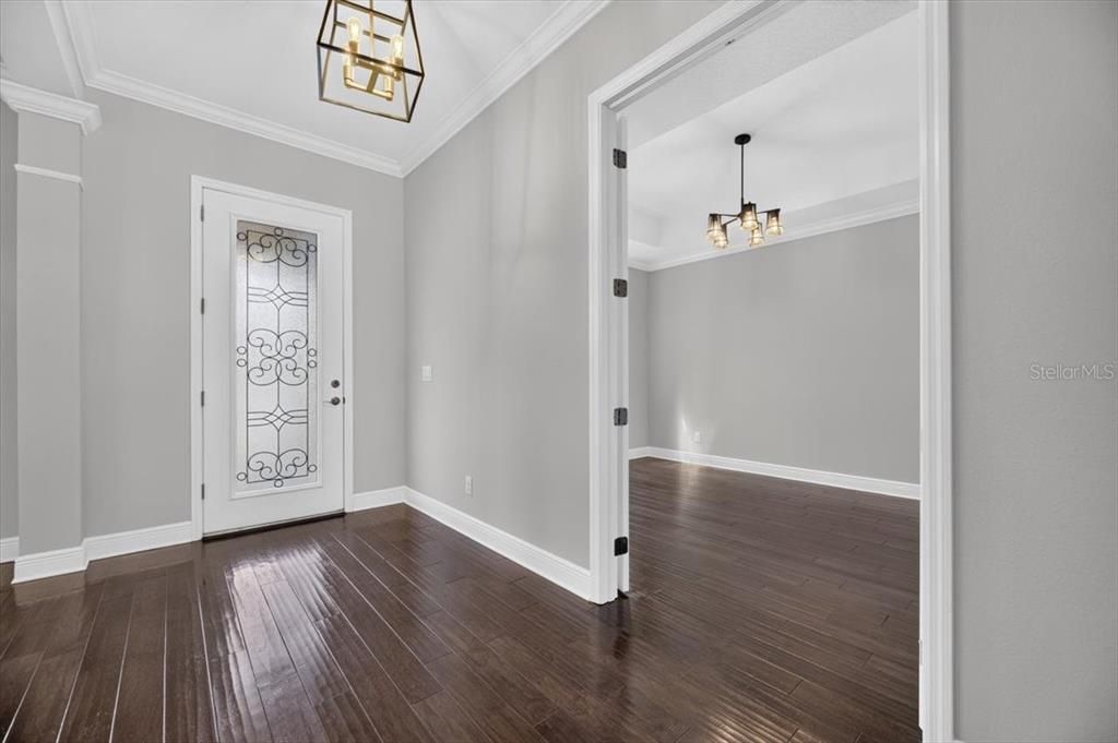 Activo con contrato: $895,000 (4 camas, 3 baños, 3576 Pies cuadrados)