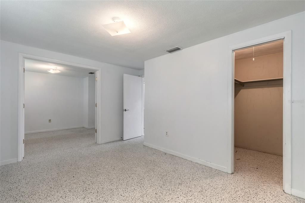 For Sale: $925,000 (5 beds, 4 baths, 1880 Square Feet)