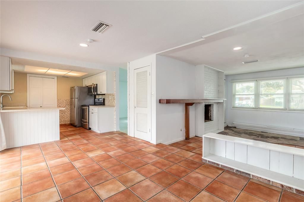 For Sale: $925,000 (5 beds, 4 baths, 1880 Square Feet)