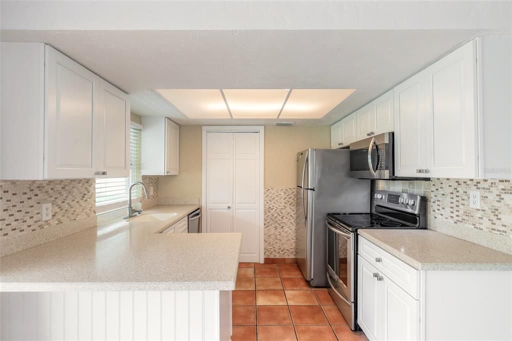 For Sale: $925,000 (5 beds, 4 baths, 1880 Square Feet)