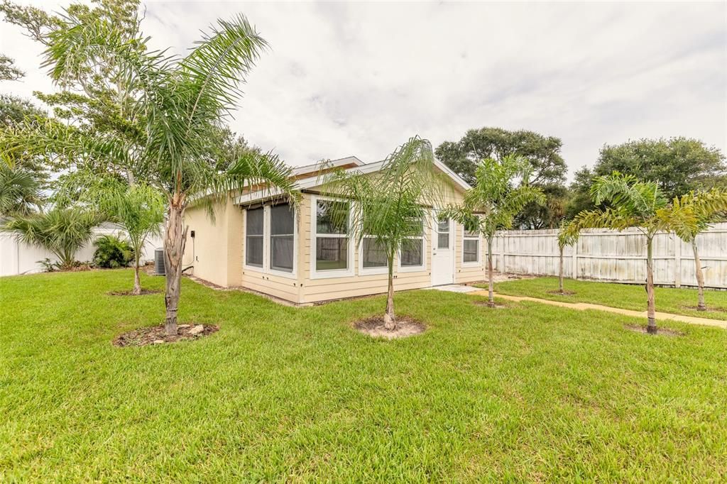 For Sale: $925,000 (5 beds, 4 baths, 1880 Square Feet)
