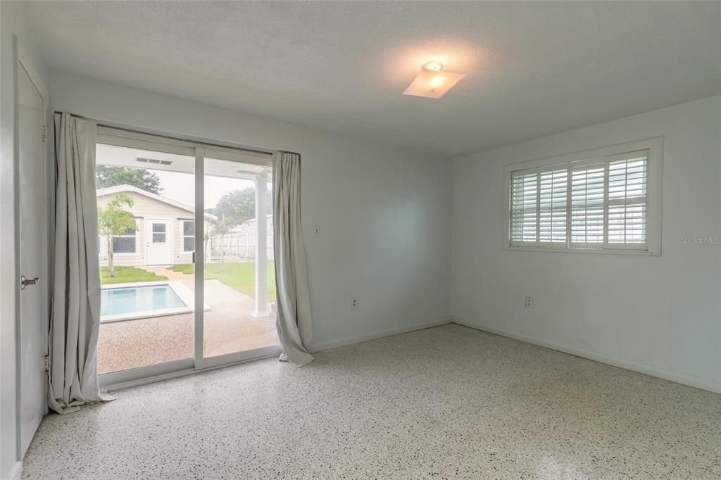 For Sale: $925,000 (5 beds, 4 baths, 1880 Square Feet)