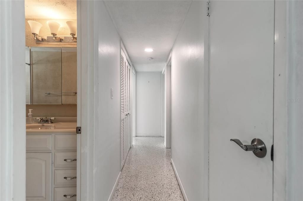 For Sale: $925,000 (5 beds, 4 baths, 1880 Square Feet)