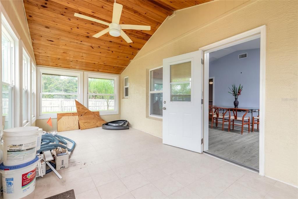 For Sale: $925,000 (5 beds, 4 baths, 1880 Square Feet)