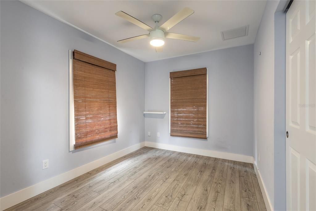 For Sale: $925,000 (5 beds, 4 baths, 1880 Square Feet)