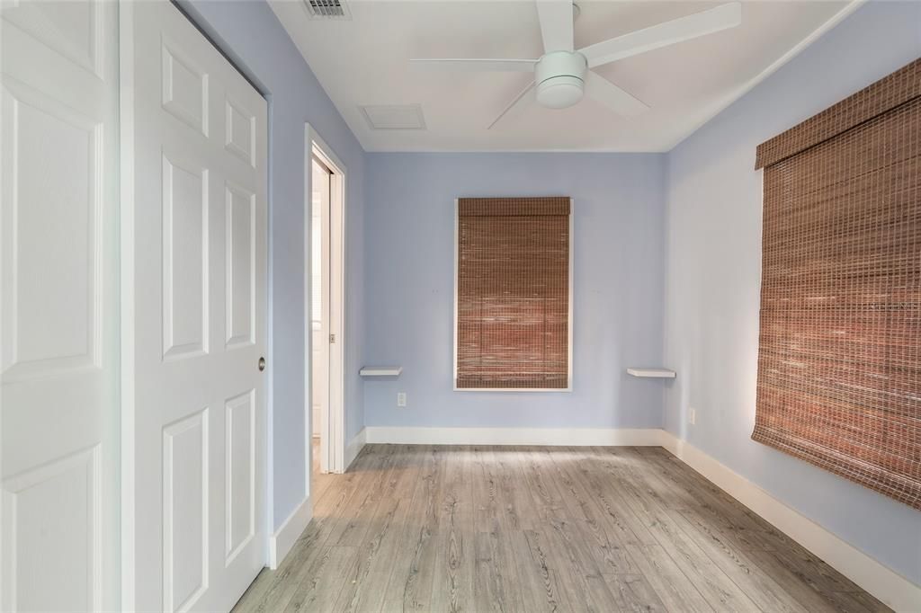 For Sale: $925,000 (5 beds, 4 baths, 1880 Square Feet)