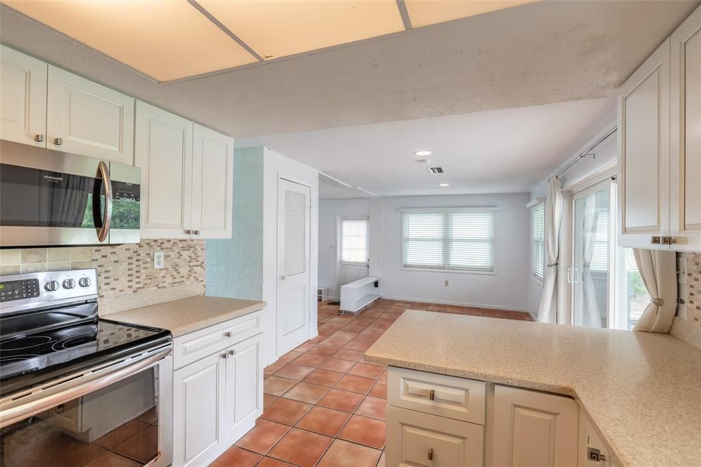 For Sale: $925,000 (5 beds, 4 baths, 1880 Square Feet)