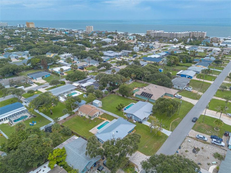 For Sale: $925,000 (5 beds, 4 baths, 1880 Square Feet)