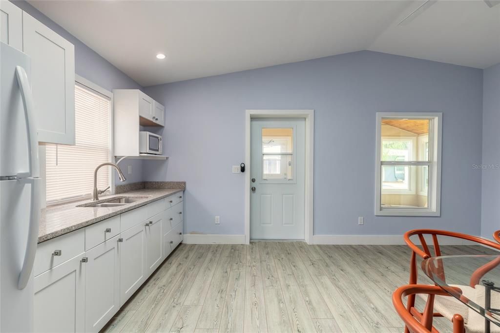 For Sale: $925,000 (5 beds, 4 baths, 1880 Square Feet)
