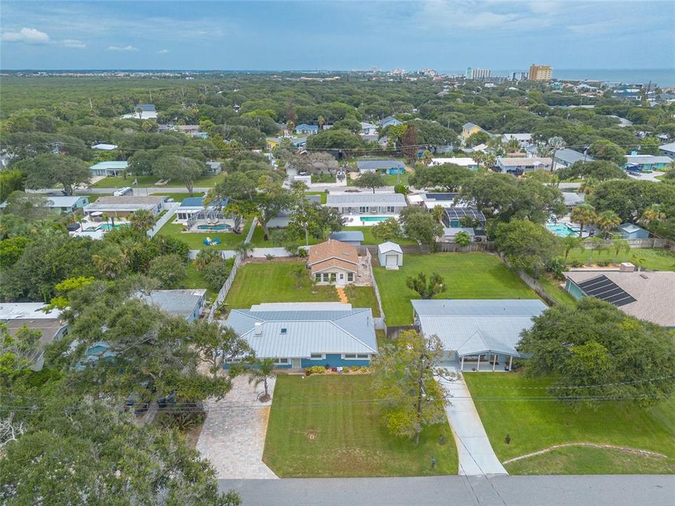 For Sale: $925,000 (5 beds, 4 baths, 1880 Square Feet)