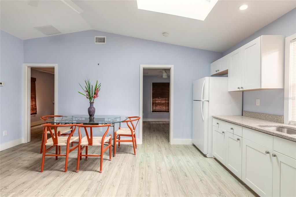 For Sale: $925,000 (5 beds, 4 baths, 1880 Square Feet)