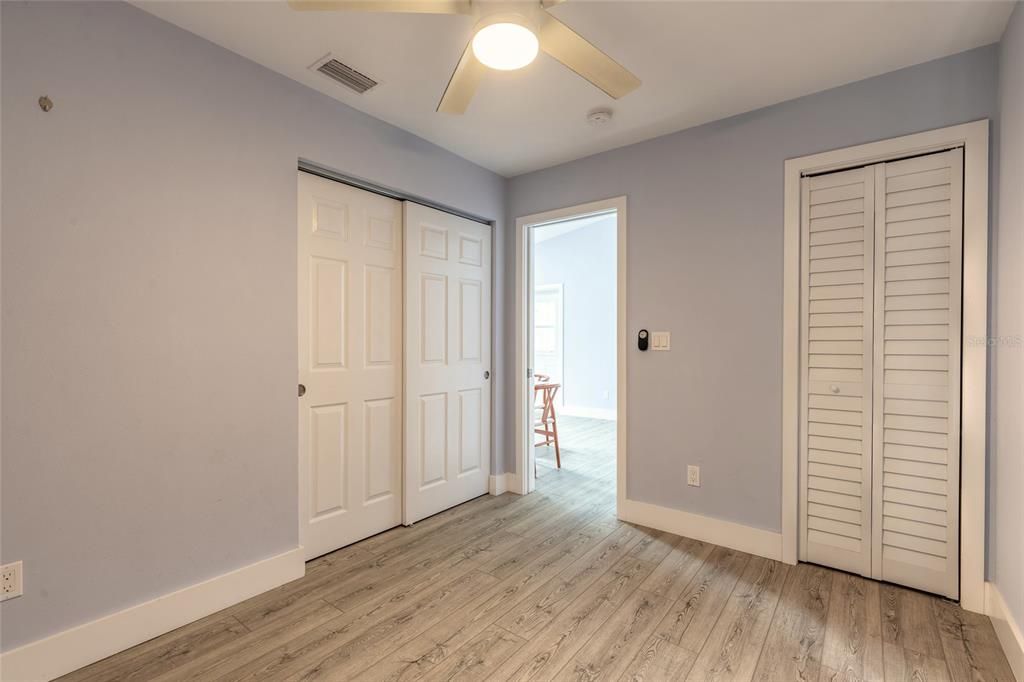 For Sale: $925,000 (5 beds, 4 baths, 1880 Square Feet)