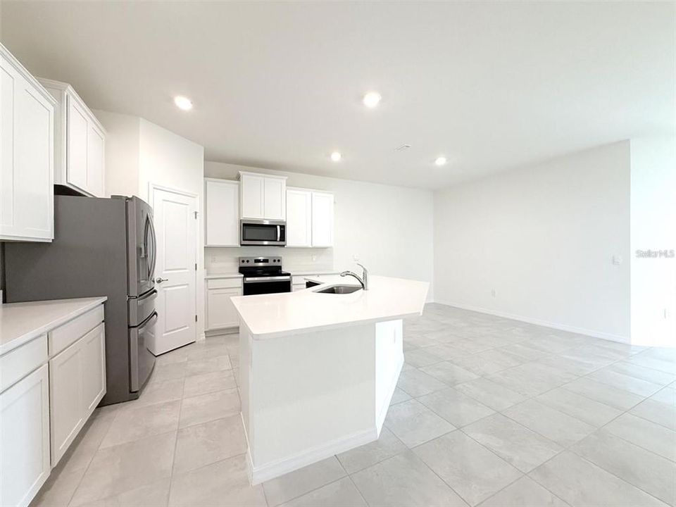 For Rent: $2,200 (2 beds, 2 baths, 1566 Square Feet)