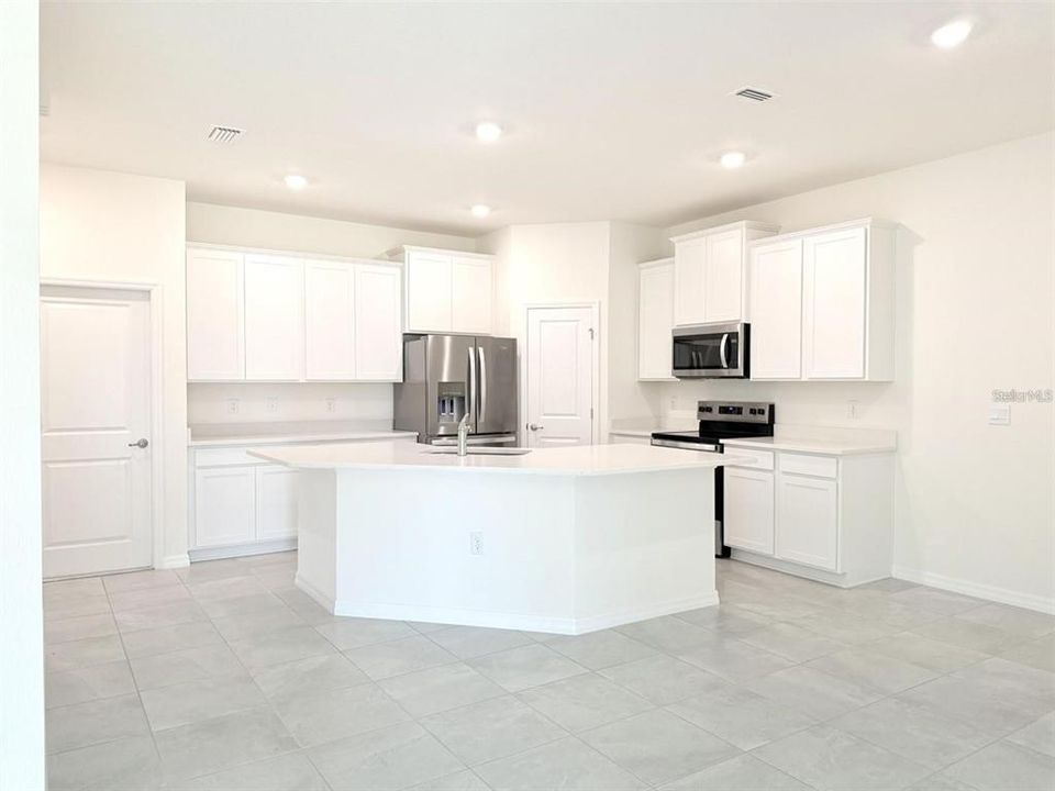 For Rent: $2,200 (2 beds, 2 baths, 1566 Square Feet)