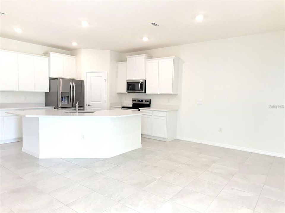 For Rent: $2,200 (2 beds, 2 baths, 1566 Square Feet)