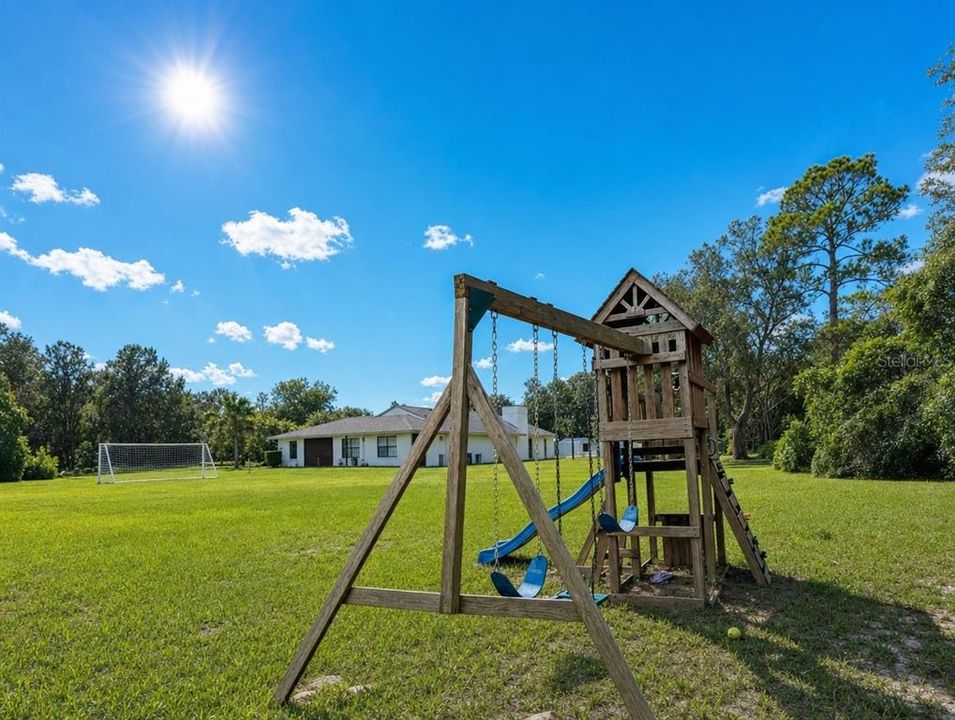 For Sale: $1,185,000 (5 beds, 4 baths, 3631 Square Feet)