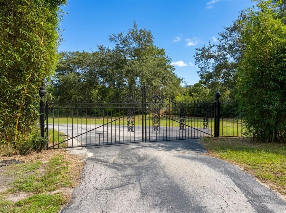 For Sale: $1,185,000 (5 beds, 4 baths, 3631 Square Feet)