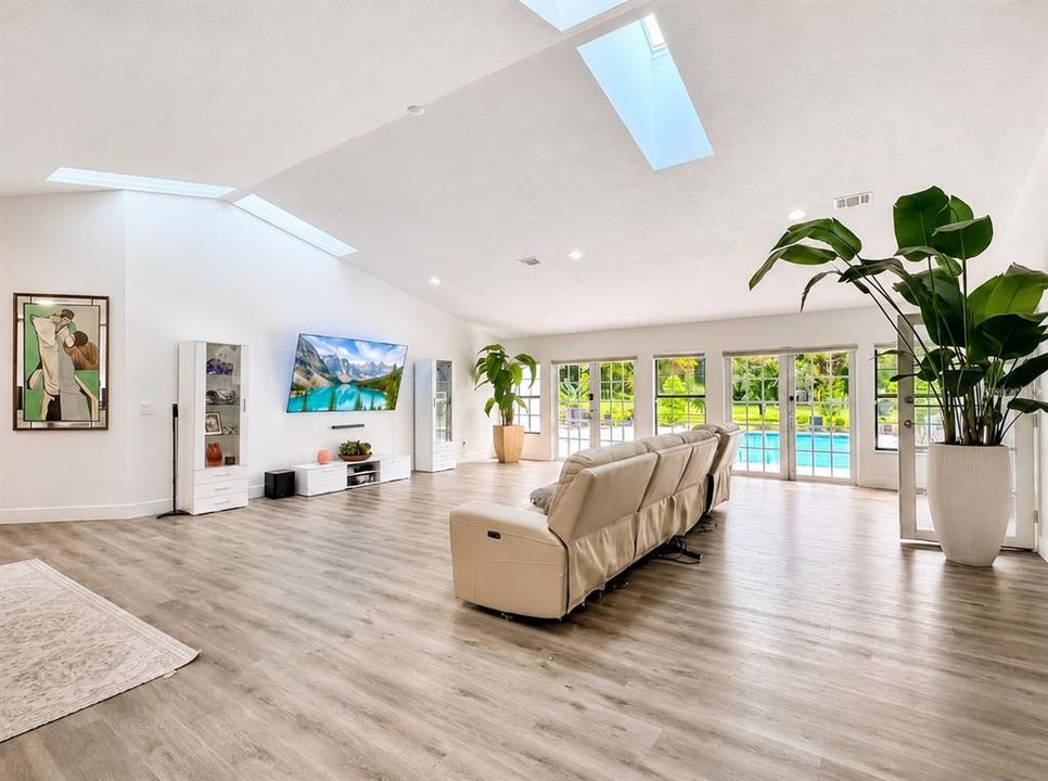 For Sale: $1,185,000 (5 beds, 4 baths, 3631 Square Feet)