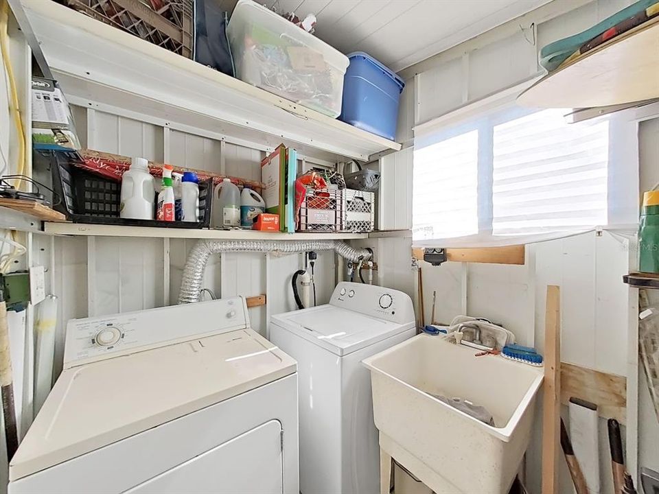 For Sale: $159,000 (2 beds, 2 baths, 1077 Square Feet)