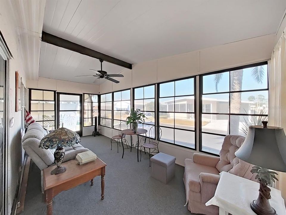 For Sale: $159,000 (2 beds, 2 baths, 1077 Square Feet)