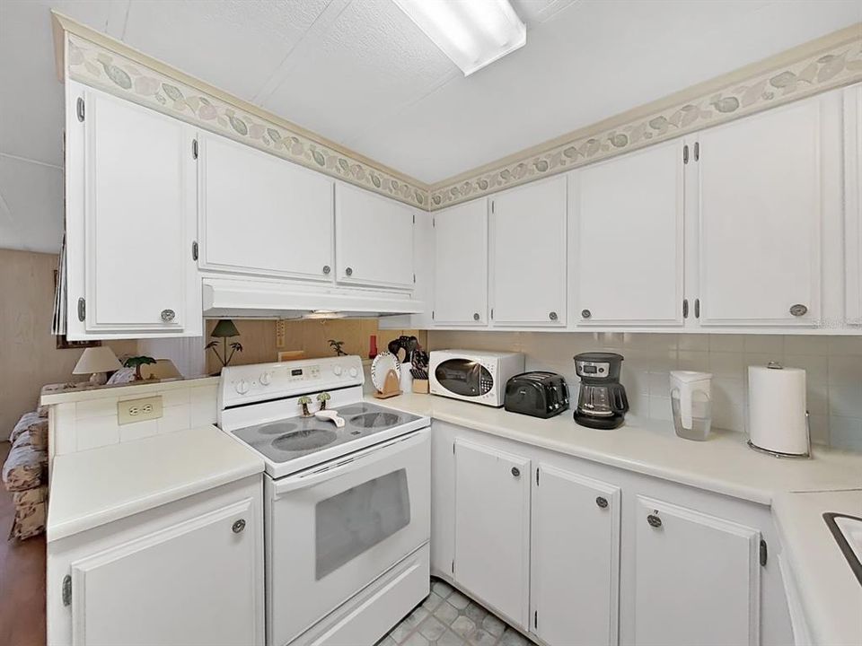For Sale: $159,000 (2 beds, 2 baths, 1077 Square Feet)