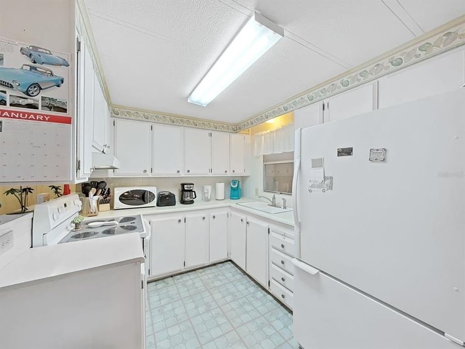 For Sale: $159,000 (2 beds, 2 baths, 1077 Square Feet)