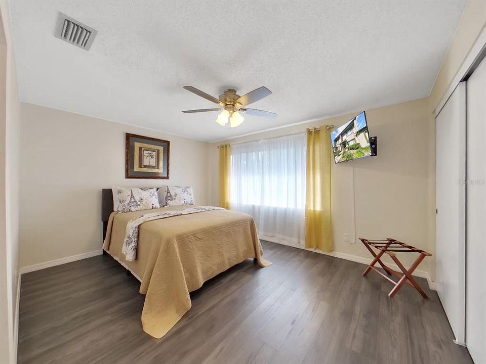 For Sale: $169,900 (2 beds, 2 baths, 1250 Square Feet)