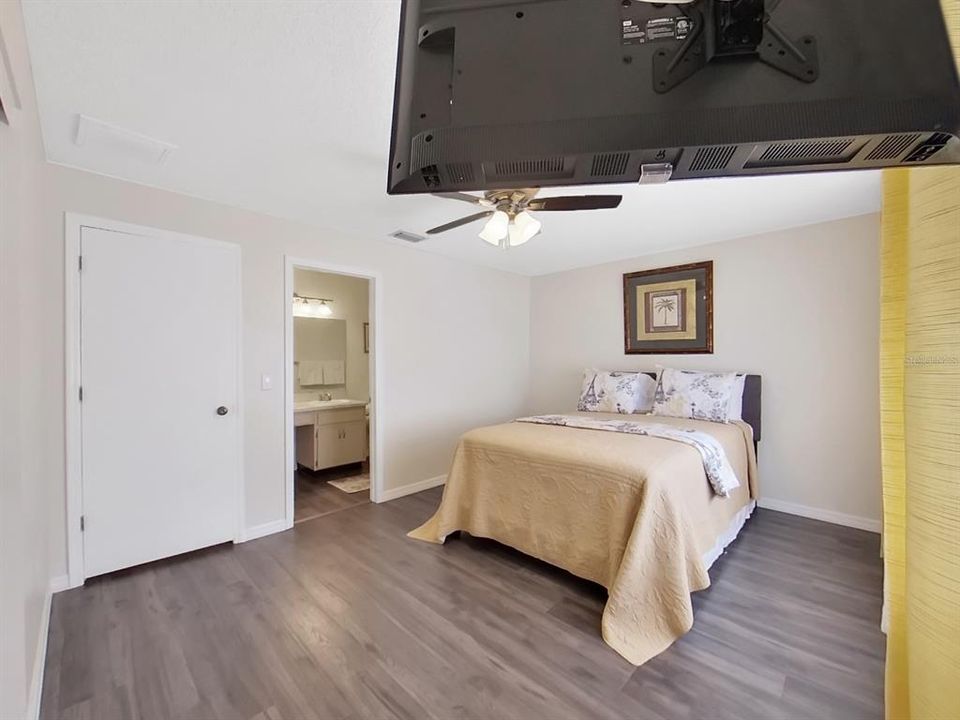 For Sale: $169,900 (2 beds, 2 baths, 1250 Square Feet)