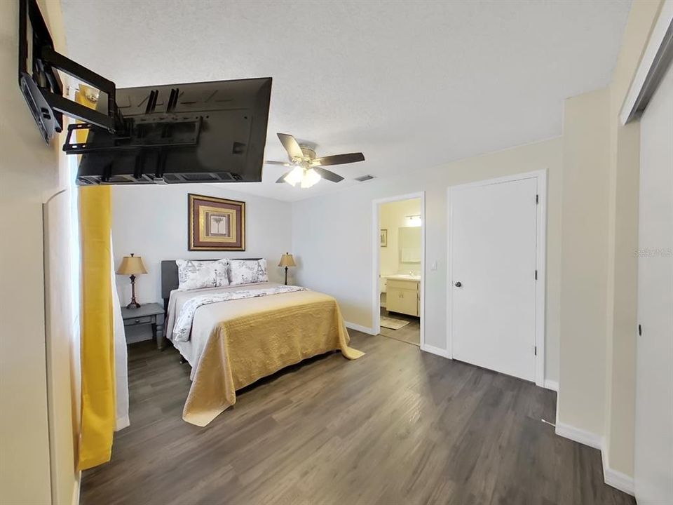 For Sale: $169,900 (2 beds, 2 baths, 1250 Square Feet)