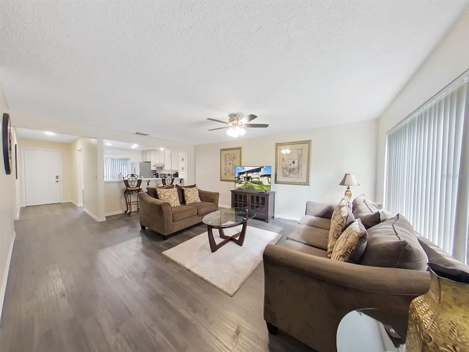 For Sale: $169,900 (2 beds, 2 baths, 1250 Square Feet)