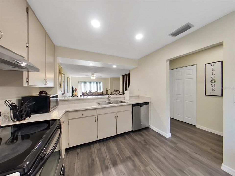 For Sale: $169,900 (2 beds, 2 baths, 1250 Square Feet)