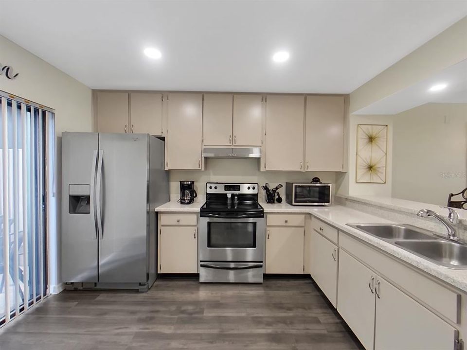 For Sale: $169,900 (2 beds, 2 baths, 1250 Square Feet)