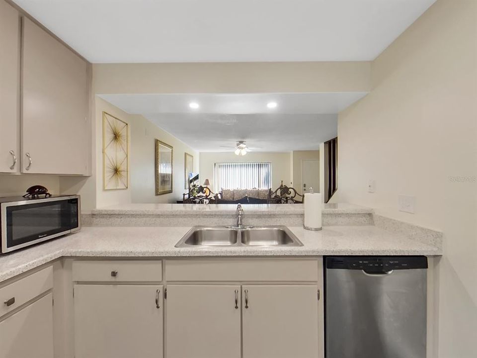 For Sale: $169,900 (2 beds, 2 baths, 1250 Square Feet)