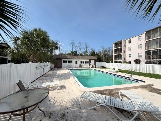 For Rent: $1,150 (1 beds, 1 baths, 594 Square Feet)