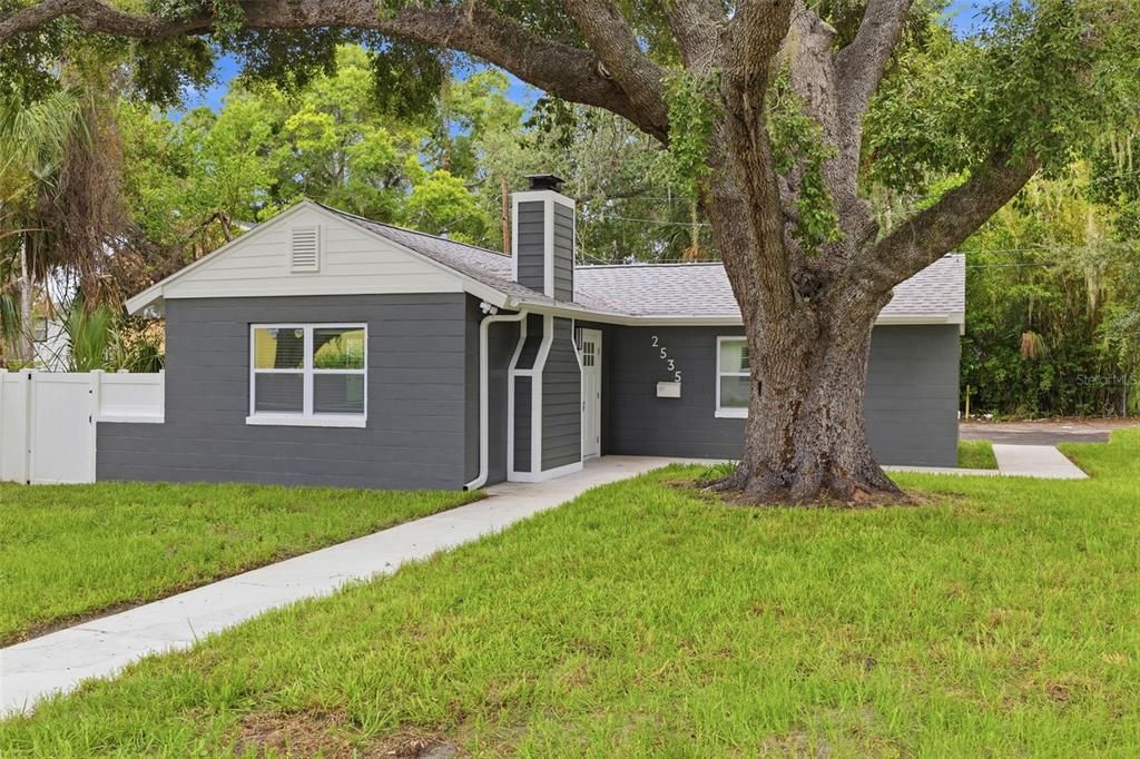 Active With Contract: $299,000 (2 beds, 1 baths, 909 Square Feet)