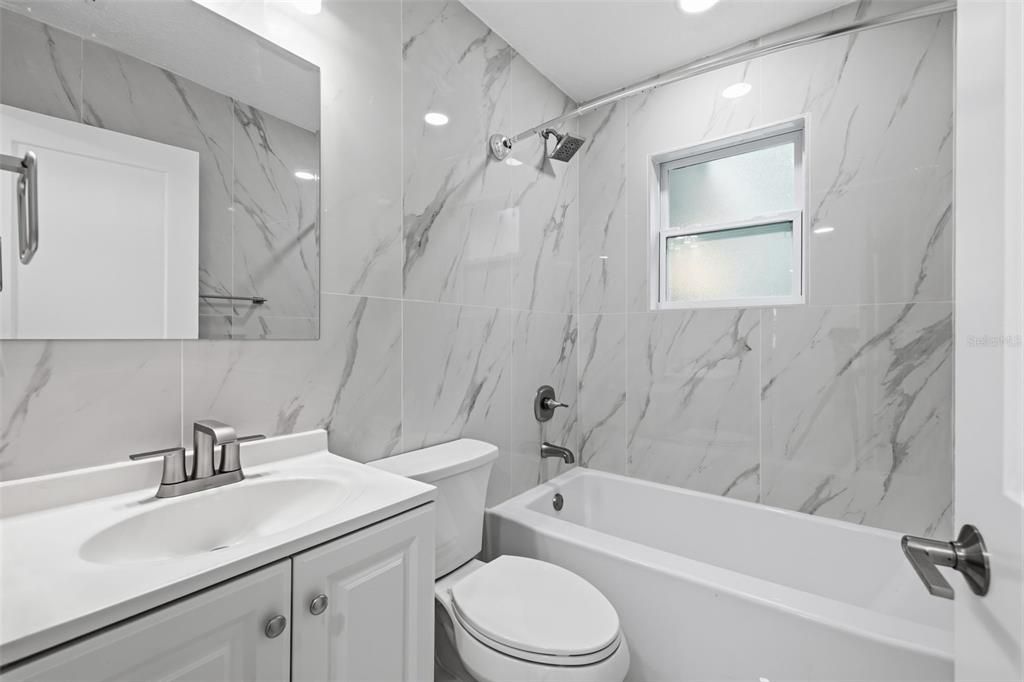 Active With Contract: $299,000 (2 beds, 1 baths, 909 Square Feet)