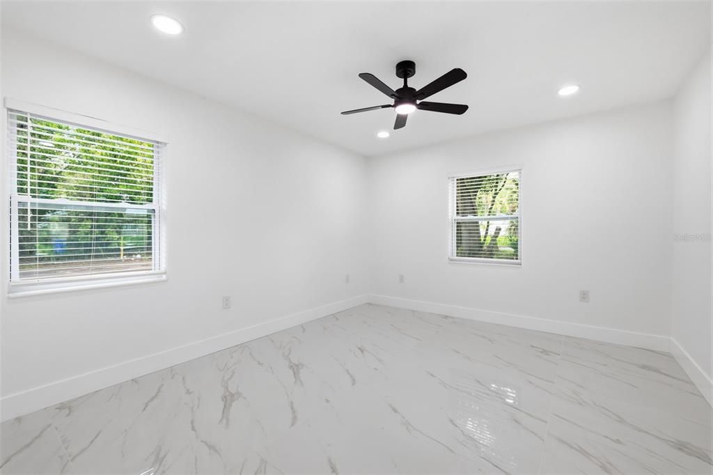 Active With Contract: $299,000 (2 beds, 1 baths, 909 Square Feet)