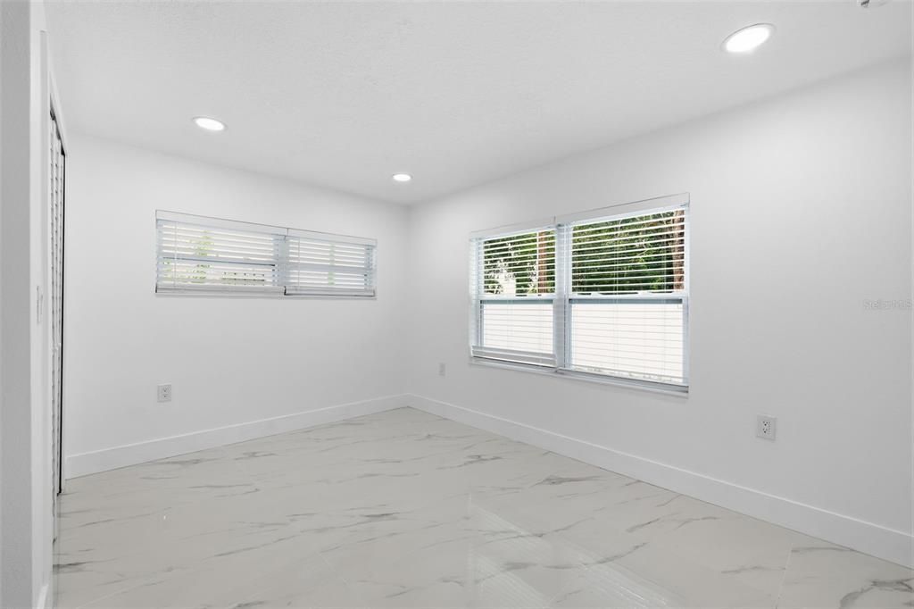 Active With Contract: $299,000 (2 beds, 1 baths, 909 Square Feet)