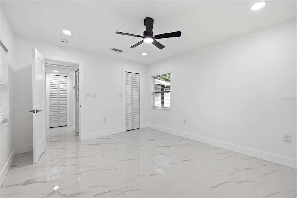 Active With Contract: $299,000 (2 beds, 1 baths, 909 Square Feet)