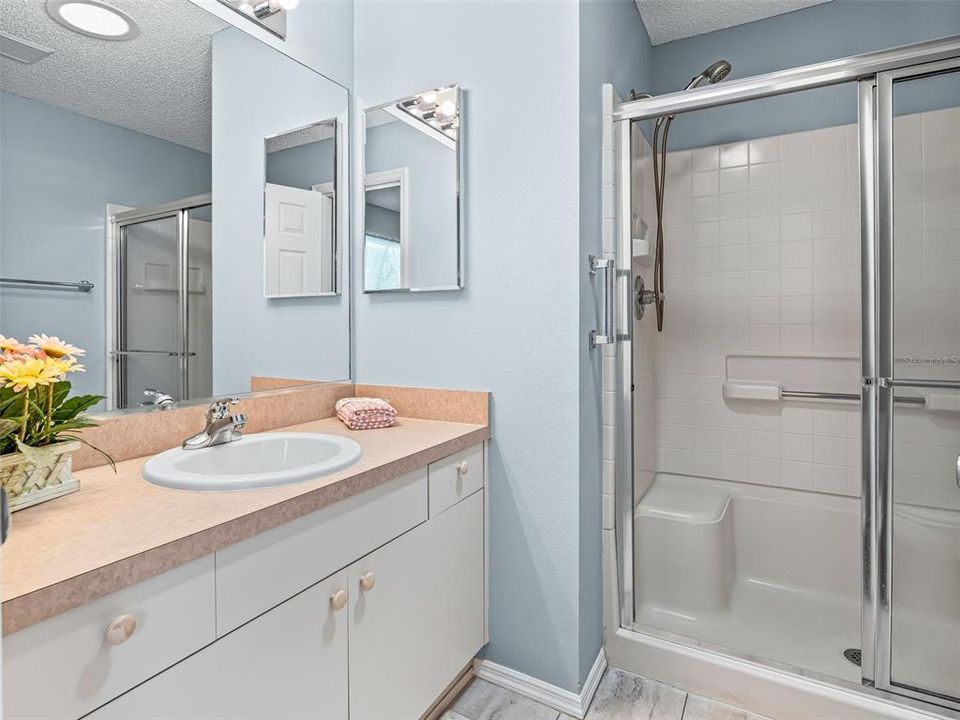 На продажу: $279,900 (2 спален, 2 ванн, 1156 Квадратных фут)