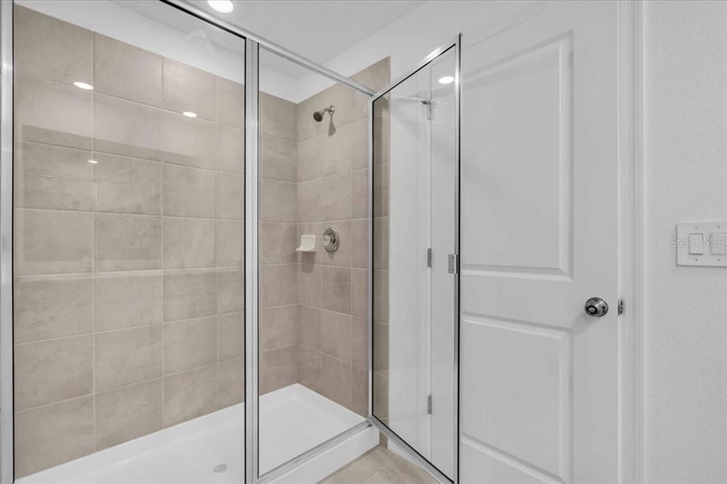 For Rent: $2,295 (3 beds, 2 baths, 1347 Square Feet)