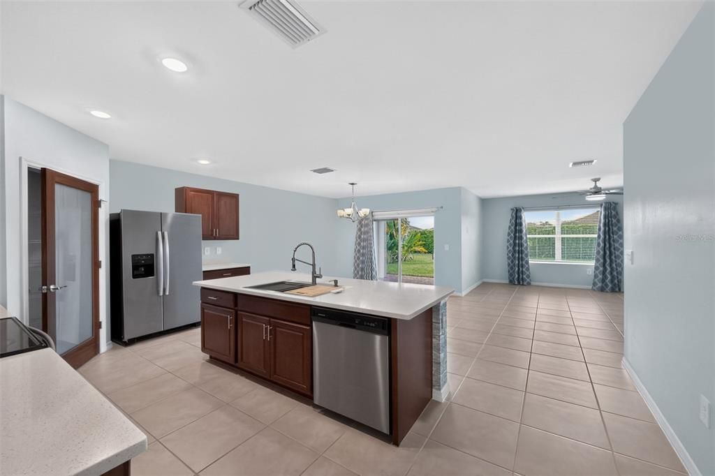 For Sale: $324,999 (4 beds, 2 baths, 1791 Square Feet)