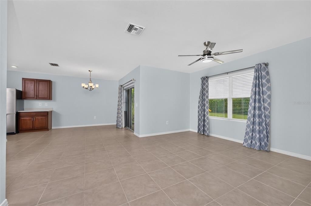 For Sale: $324,999 (4 beds, 2 baths, 1791 Square Feet)